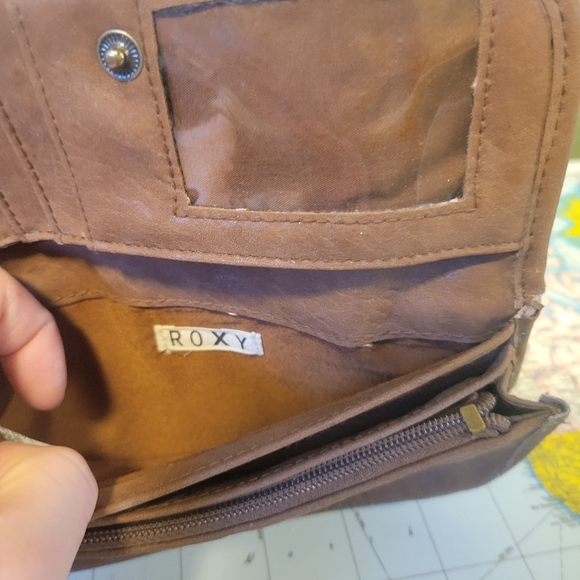 Roxy Tan Leather Wallet - Picture 3 of 5